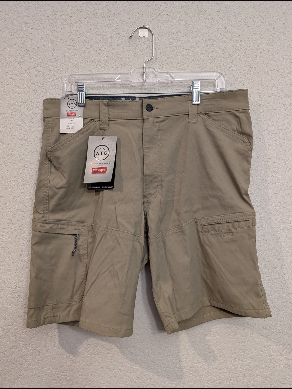 NWT Wrangler ATG Men's Sz 34 Tan Performance Cargo Shorts